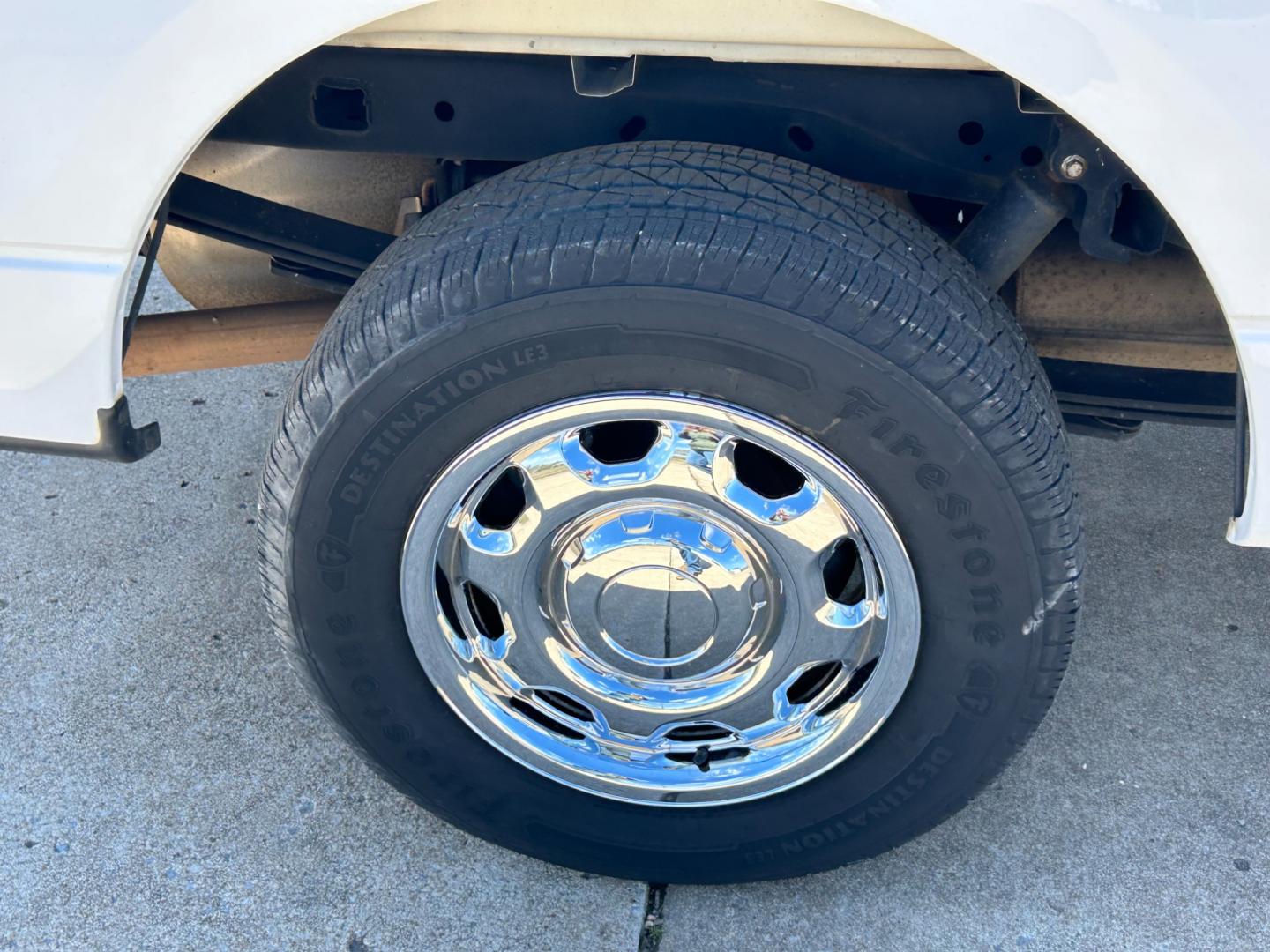 2014 White /Gray Ford F-150 (1FTEX1CMXEK) with an 3.7L V6 DOHC 24V engine, 6-Speed Automatic transmission, located at 17760 Hwy 62, Morris, OK, 74445, (918) 733-4887, 35.609104, -95.877060 - Photo#26